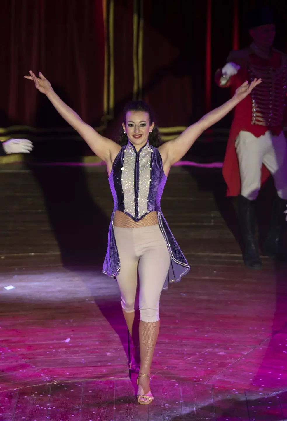 MARINA BARCELÓ Artista de Circo, Acróbata y Bailarina en el Circo MARINA BARCELÓ Artista de Circo, Acróbata y Bailarina en el Circo