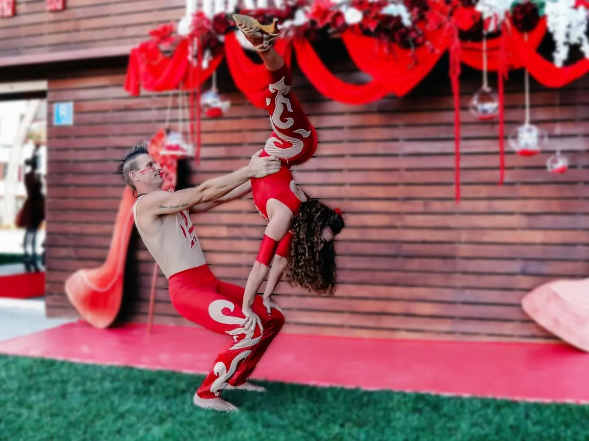 vMARINA BARCEL​Ó  Artista  de Circo, Acróbata y Bailarina en eventos